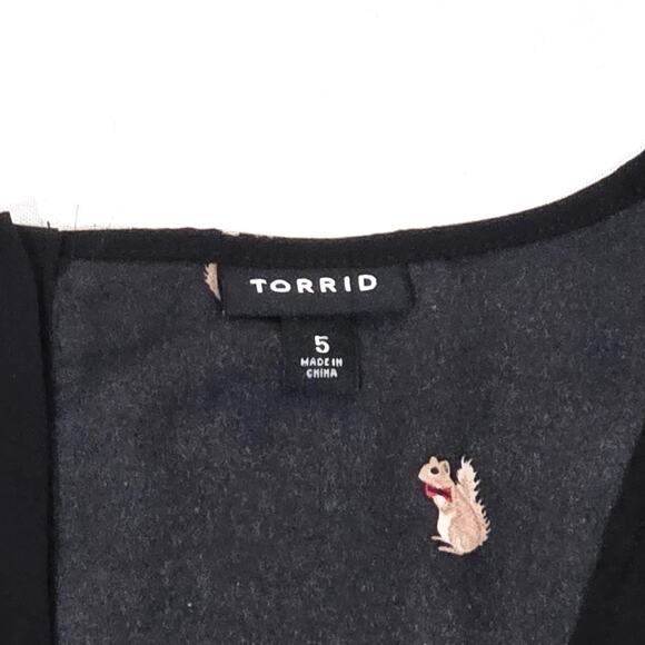 Torrid  Black Top With Squirrel Pattern. Size 5 - Picture 5 of 10